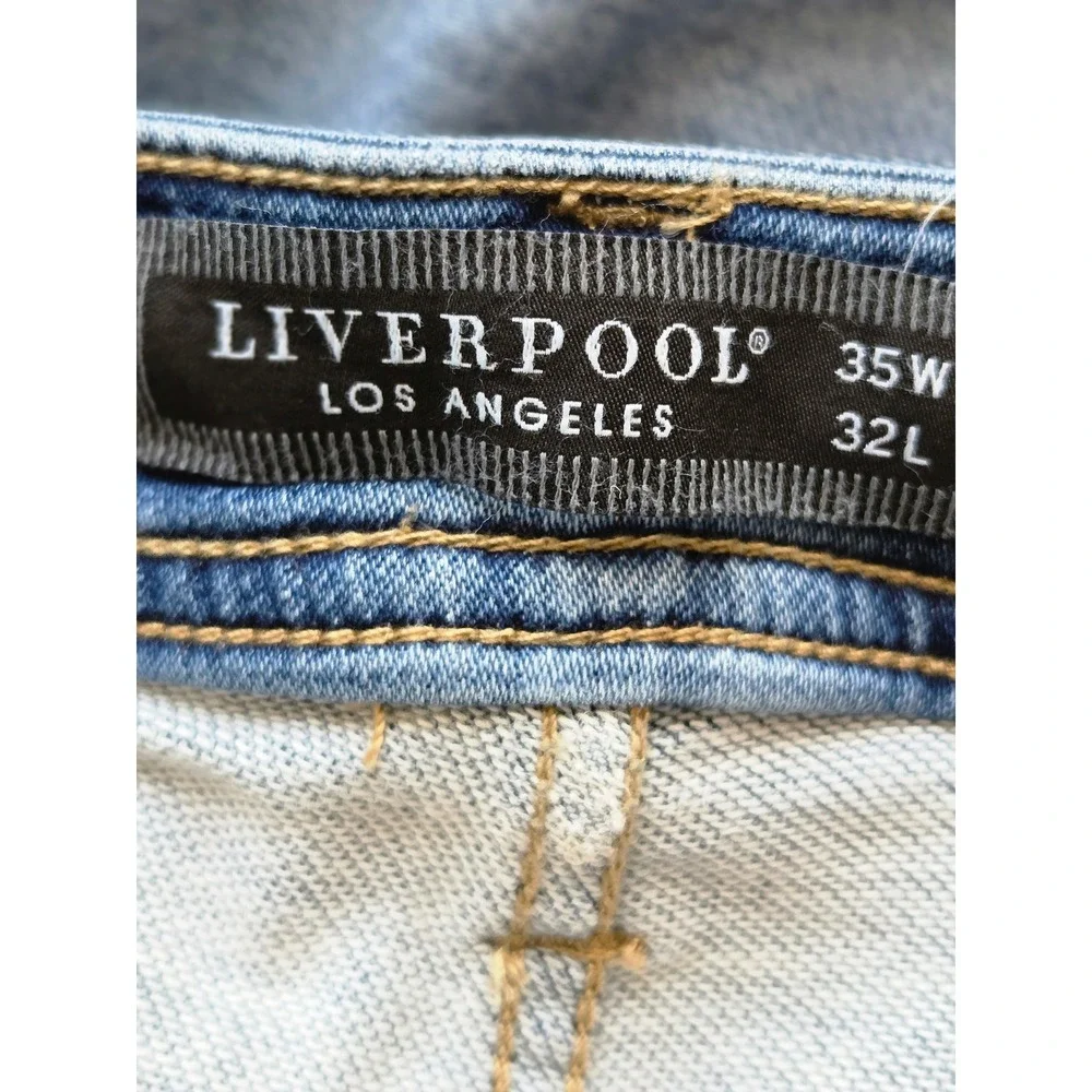 Men's Blue Washed Jeans - Classic Straight Fit